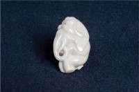 http://www.arturmoser.de/files/gimgs/th-30_Elefanten Manna , 2016, Taguanuss, 4,5 x 3,5 x 2,6 cm.jpg